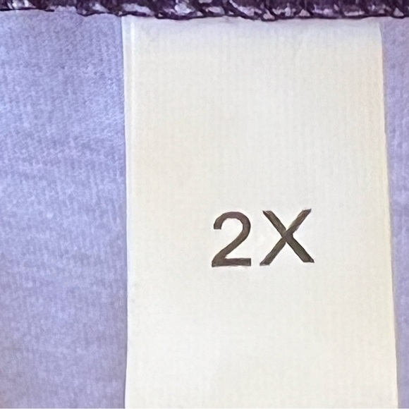 Women’s Top 2X Purple White Floral Short Sleeves - Picture 9 of 14